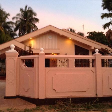Holiday House 칼피티야 외부 사진